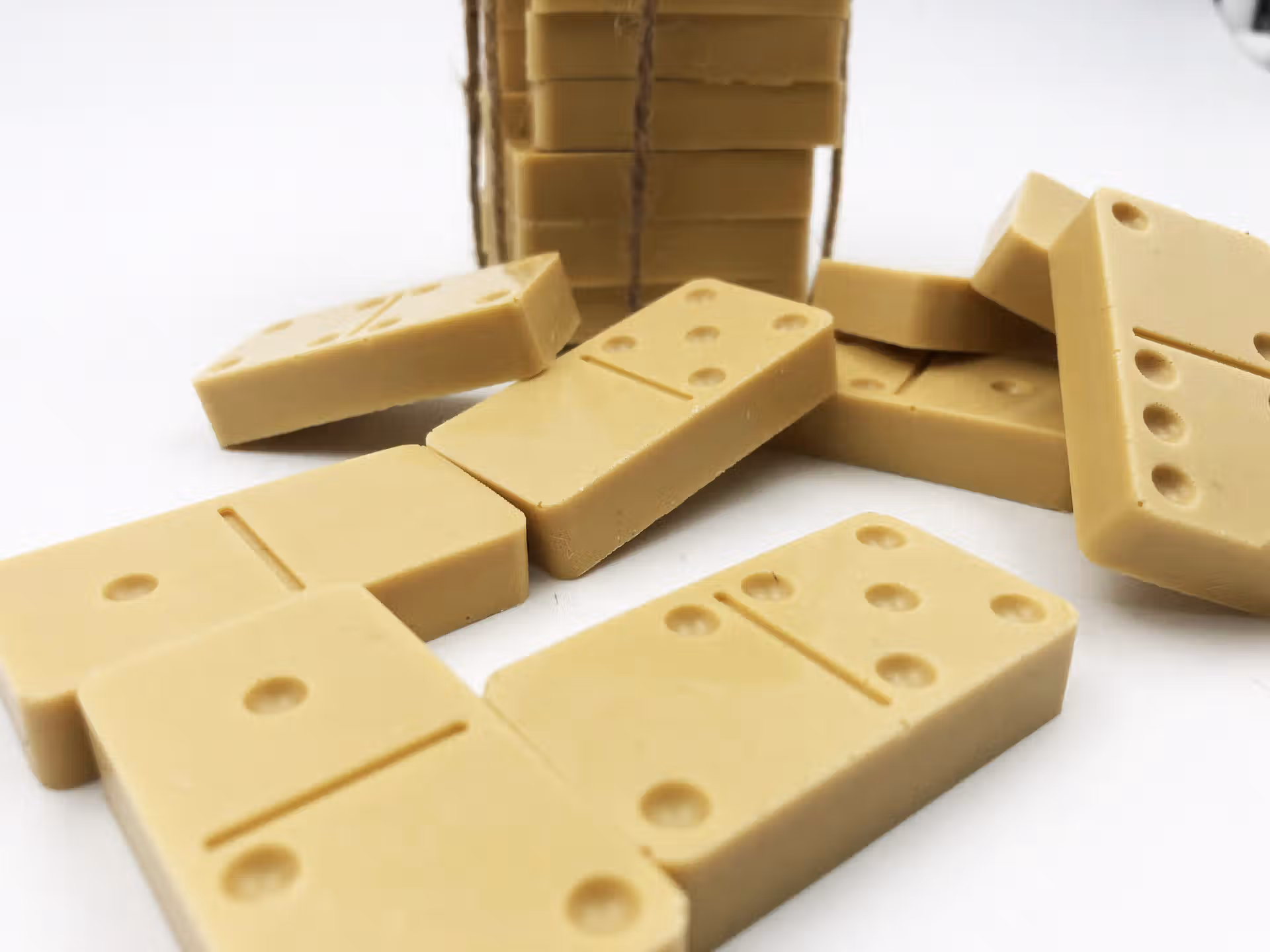 Jeu de dominos en cire d'abeille beilsens naturel gros plan