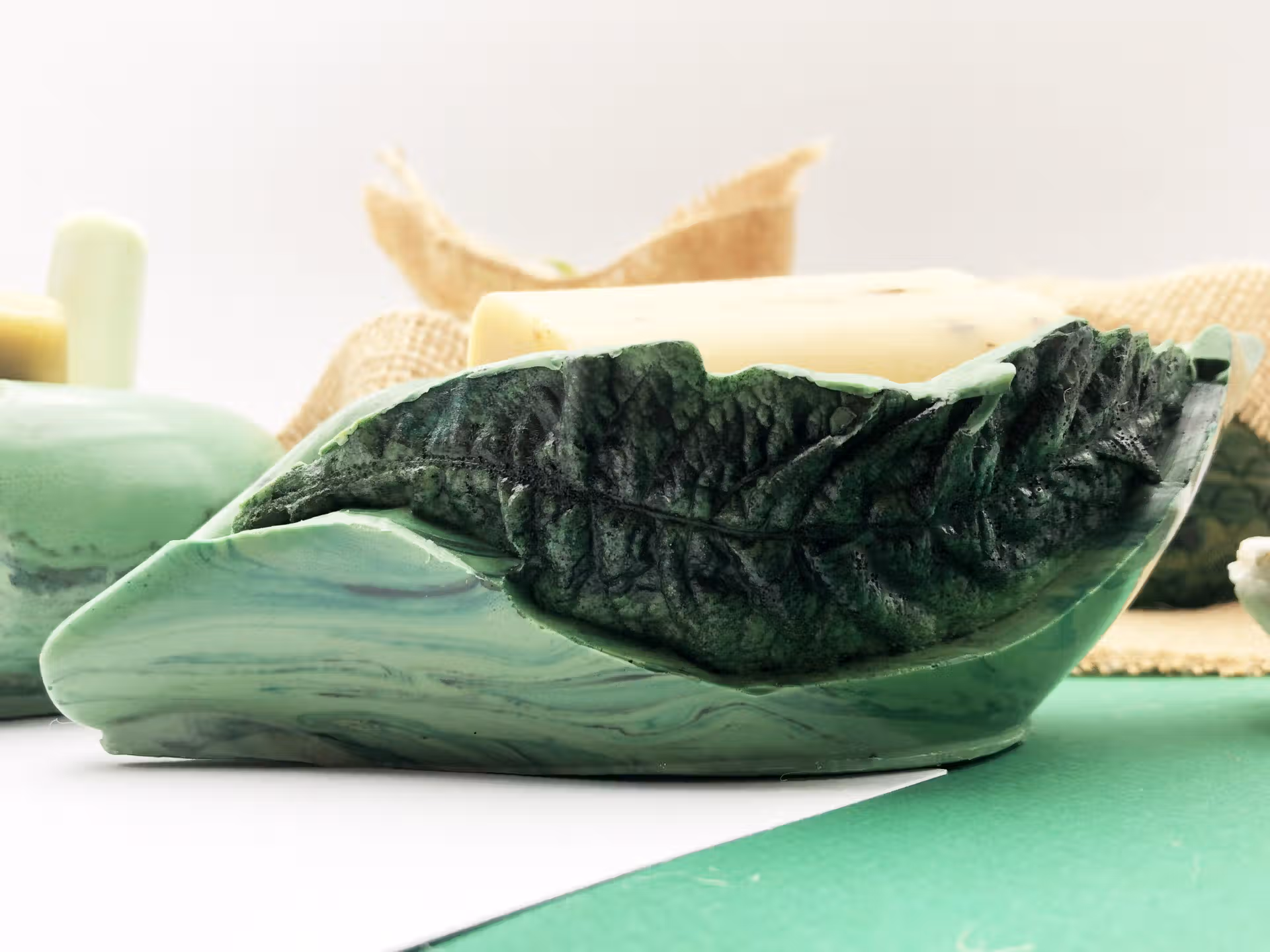 la feuille porte savon cire d'abeille beilsens vert avec empreinte feuille