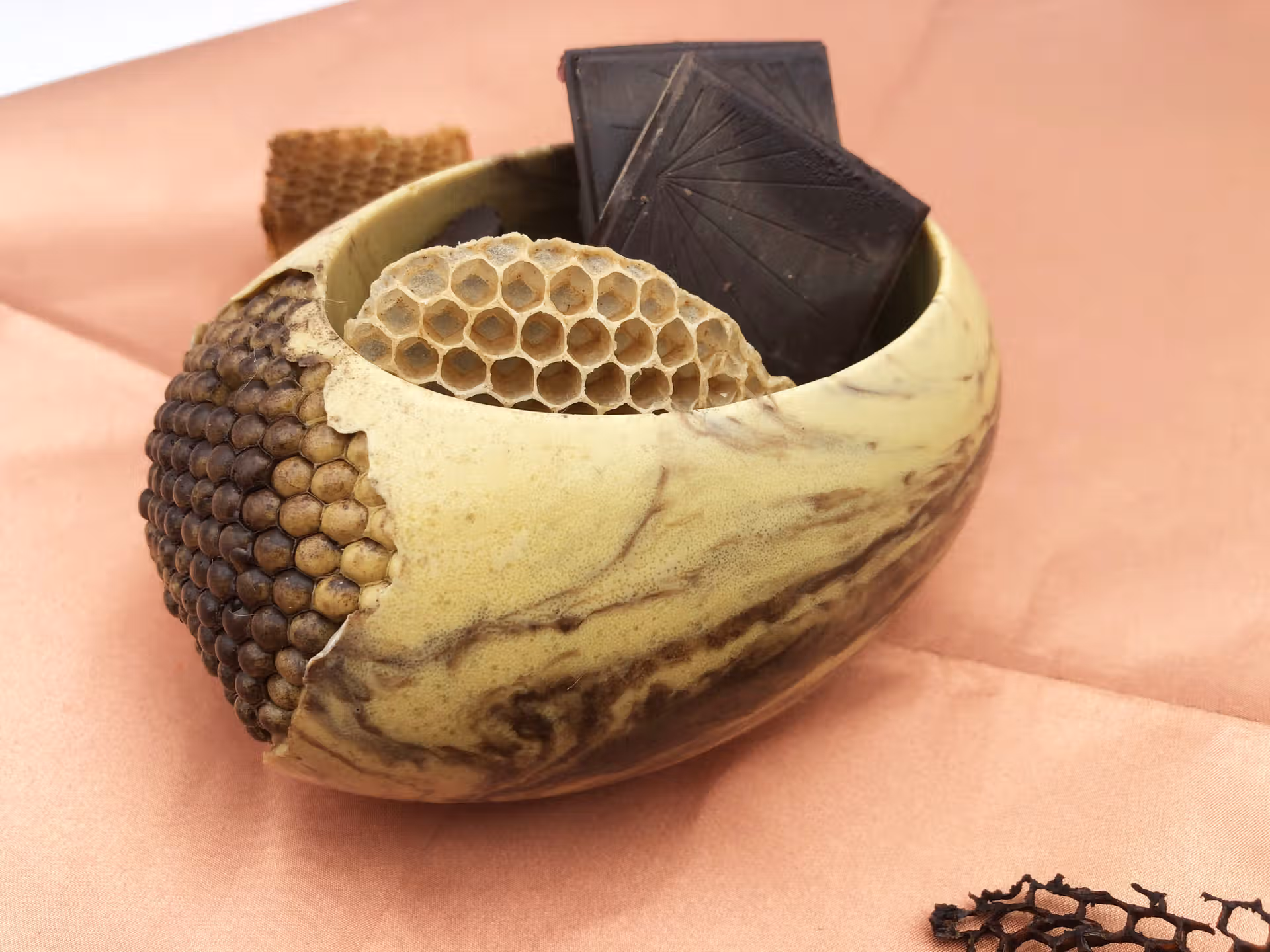 Zen ovale cire d'abeille beilsens nature let marron avec alvéoles et chocolat